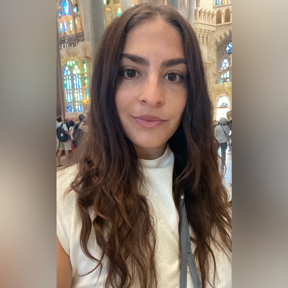 Meet your Posher, Larissa